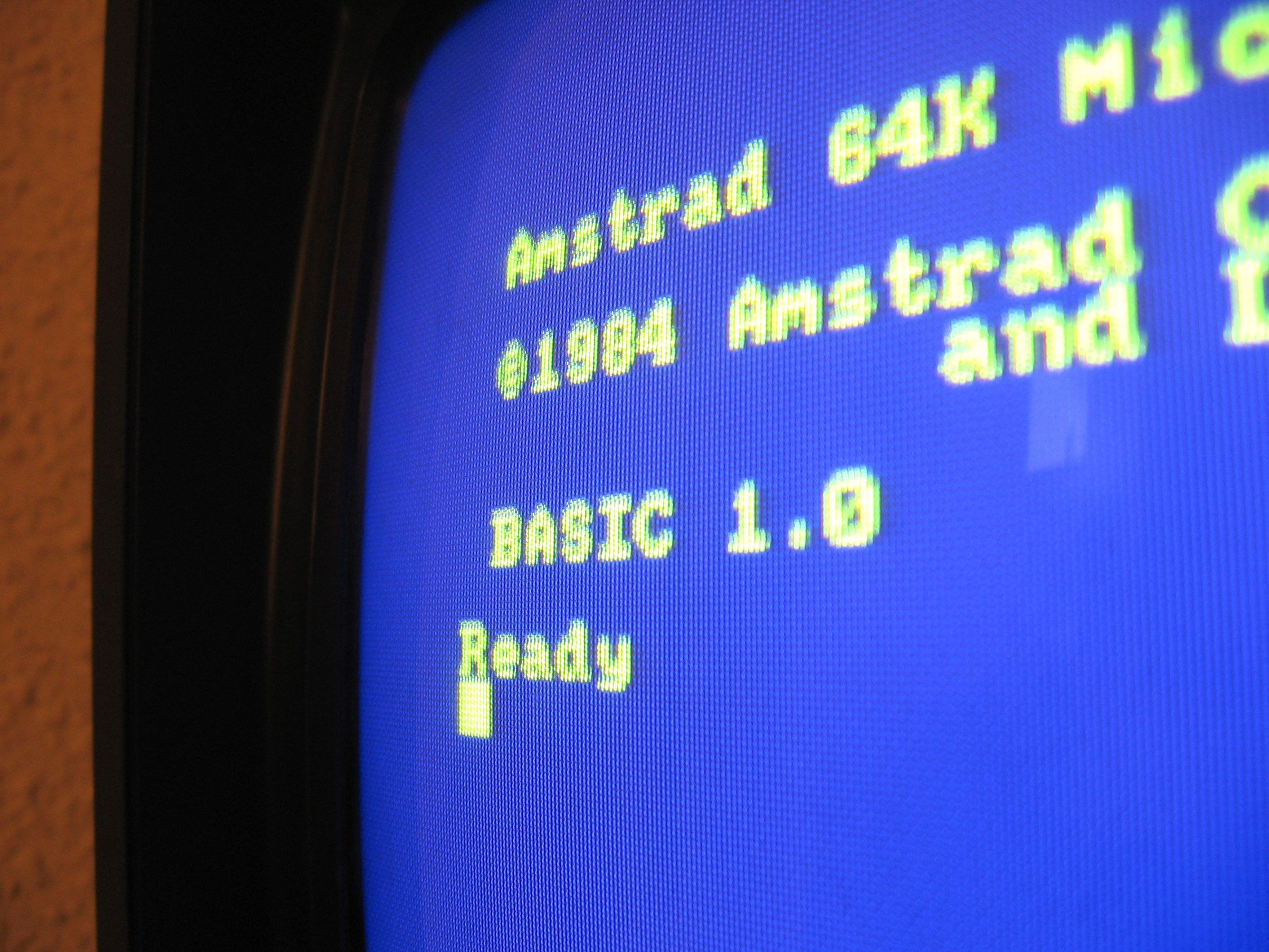 Amstrad CPC user interface showing yellow text on a dark blue background