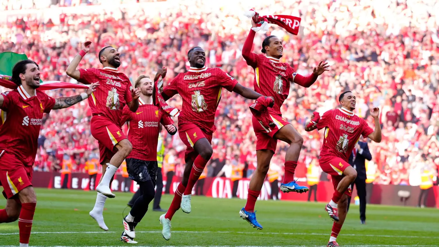 Image of the Liverpool squad celebrating